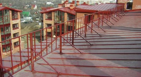 Испытание ограждений кровли