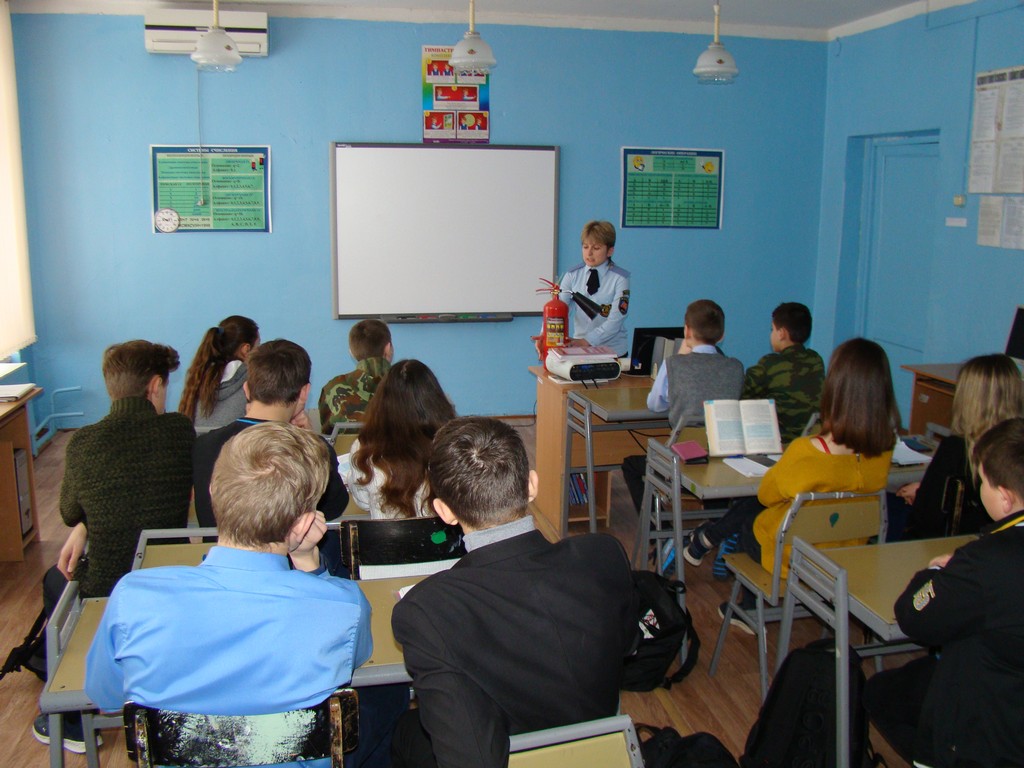 Занятие по пожарной безопасности в 8-м классе Булатниковской школы