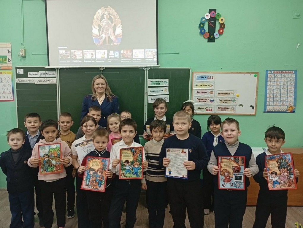 Сотрудник Александровского районного отделения ВДПО провела тематический урок для школьников Александровского района в День рождения огнетушителя